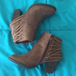 NWOT Brown Lacy Booties- Size 9